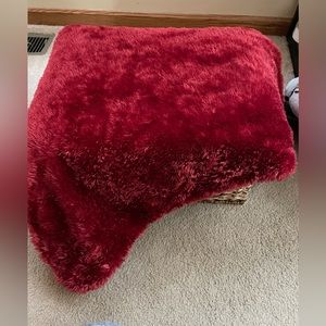 Avante Home Red Microplush/Faux Fur Throw Blanket ❤️